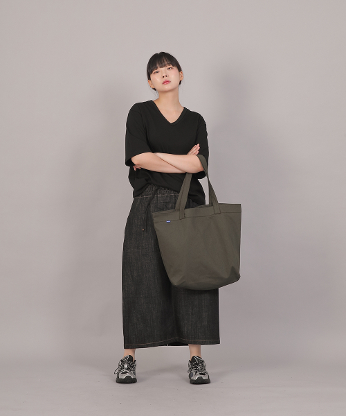 SAINTCREW(セントクルー)の「オーバーサイズソフトVネック半袖TシャツMVM-8A12ブラック(Tシャツ/カットソー・レディース・その他・FREE)」の2枚目の写真