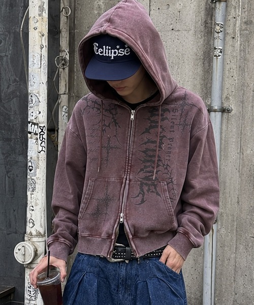SPINNS(スピンズ)の「短丈ピグメント加工ダブルジップパーカー/トライバルアートロゴ/ユニセックス(パーカー・メンズ・ブラウン/ワイン/ブラック/カーキ・ONESIZE)」の3枚目の写真