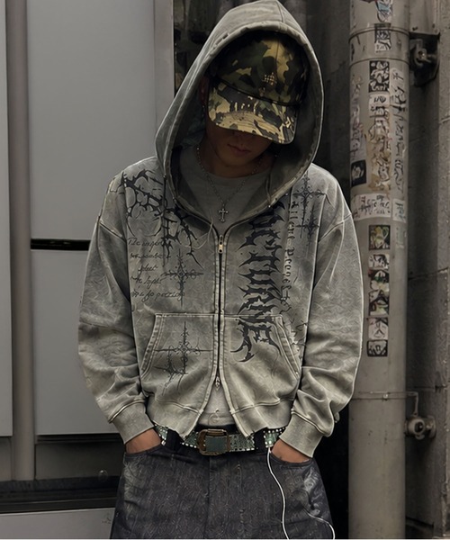 SPINNS(スピンズ)の「短丈ピグメント加工ダブルジップパーカー/トライバルアートロゴ/ユニセックス(パーカー・メンズ・ブラウン/ワイン/ブラック/カーキ・ONESIZE)」の1枚目の写真