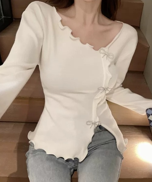 Aelina(エリナ)の「イレギュラー長袖Tシャツ(Tシャツ/カットソー・レディース・ホワイト/ブラック/ベージュ・FREE)」の8枚目の写真