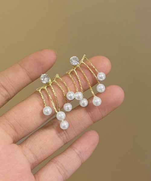 Miniministore(ミニミニストア)の「フェイクパールピアスキラキラロングピアス(ピアス(両耳用)・レディース・ゴールド・FREE)」の7枚目の写真