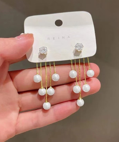 Miniministore(ミニミニストア)の「フェイクパールピアスキラキラロングピアス(ピアス(両耳用)・レディース・ゴールド・FREE)」の4枚目の写真