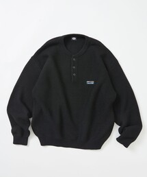 限定展開 リラックスフィット ワンポイントロゴ ヘンリーネックニット
