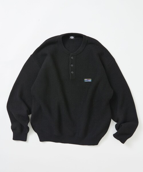 FREAK'S STORE(フリークスストア)の「限定展開 リラックスフィット ワンポイントロゴ ヘンリーネックニット(ニット/セーター・メンズ・ベージュ/ブラウン/チャコールグレー/ネイビー/ブラック・SMALL/MEDIUM/LARGE)」の6枚目の写真