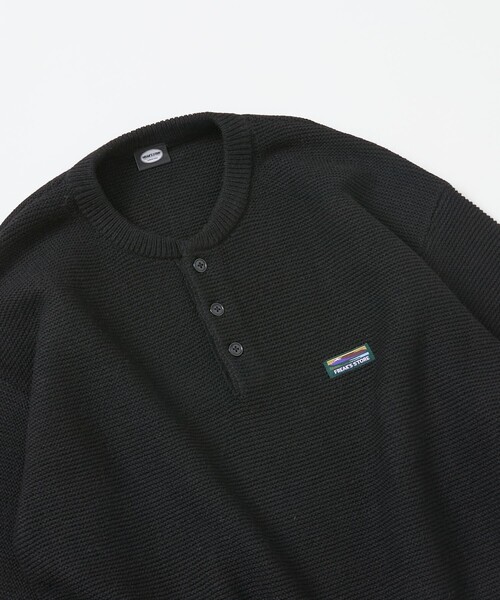 FREAK'S STORE(フリークスストア)の「限定展開 リラックスフィット ワンポイントロゴ ヘンリーネックニット(ニット/セーター・メンズ・ベージュ/ブラウン/チャコールグレー/ネイビー/ブラック・SMALL/MEDIUM/LARGE)」の7枚目の写真