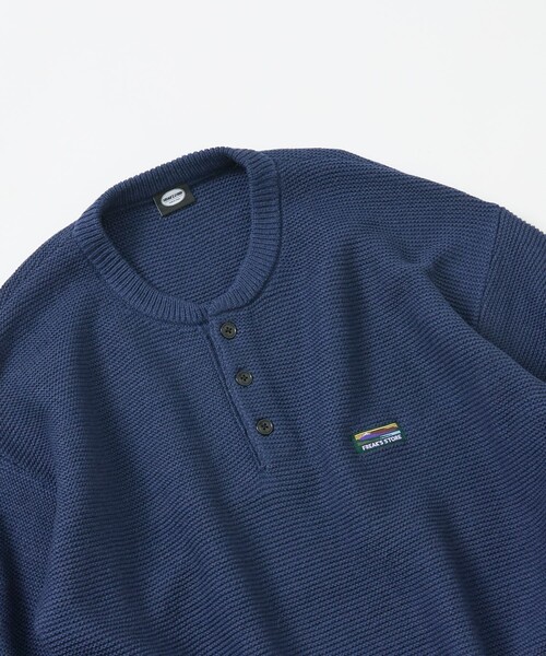FREAK'S STORE(フリークスストア)の「限定展開 リラックスフィット ワンポイントロゴ ヘンリーネックニット(ニット/セーター・メンズ・ベージュ/ブラウン/チャコールグレー/ネイビー/ブラック・SMALL/MEDIUM/LARGE)」の15枚目の写真