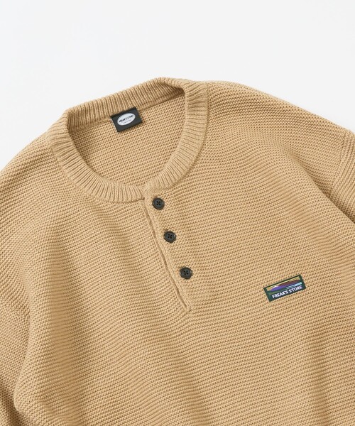 FREAK'S STORE(フリークスストア)の「限定展開 リラックスフィット ワンポイントロゴ ヘンリーネックニット(ニット/セーター・メンズ・ベージュ/ブラウン/チャコールグレー/ネイビー/ブラック・SMALL/MEDIUM/LARGE)」の21枚目の写真
