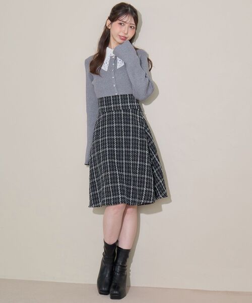 MAJESTIC LEGON(マジェスティックレゴン)の「バックレースアップフレアスカート(スカート・レディース・ブラック系その他/ホワイト系その他2/アイボリー/ブラック/モカ/ブラウン/ブラウン系その他2/ブラウン系その他4・SMALL/MEDIUM)」の4枚目の写真
