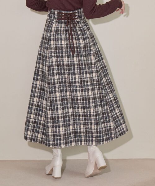 MAJESTIC LEGON(マジェスティックレゴン)の「バックレースアップフレアスカート(スカート・レディース・ブラック系その他/ホワイト系その他2/アイボリー/ブラック/モカ/ブラウン/ブラウン系その他2/ブラウン系その他4・SMALL/MEDIUM)」の5枚目の写真