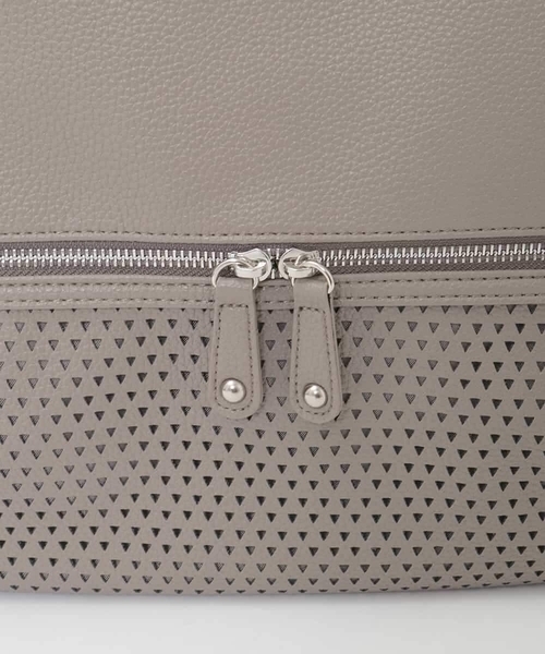 MK MICHEL KLEIN（エムケーミッシェルクラン）の「[2WAY]パンチングデザイン変形トートバッグ（トートバッグ・レディース・ピンク/ネイビー/モカ・00）」の14枚目の写真