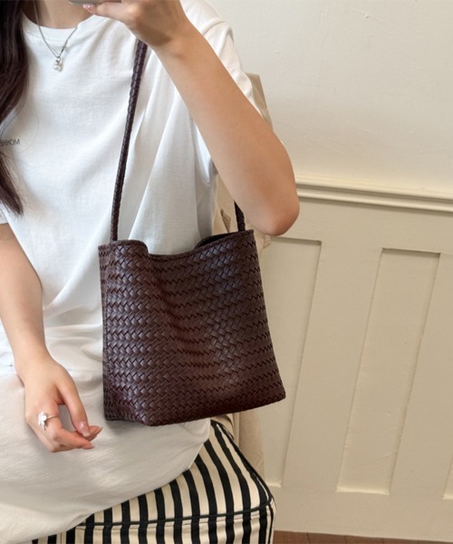 ReRe(リリ)の「ーチ付きメッシュ編みトートバッグ(トートバッグ・レディース・ブラウン/イエロー/ブラック/ダークブラウン/オフホワイト・FREE)」の8枚目の写真