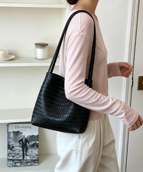 ReRe(リリ)の「ーチ付きメッシュ編みトートバッグ(トートバッグ・レディース・ブラウン/イエロー/ブラック/ダークブラウン/オフホワイト・FREE)」の22枚目の写真