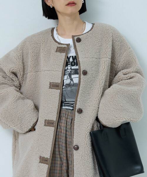 FREAK'S STORE(フリークスストア)の「ノーカラーボアジャケット/ボアコート(その他アウター・レディース・モカ/ブラック/オフホワイト・フリ-)」の3枚目の写真