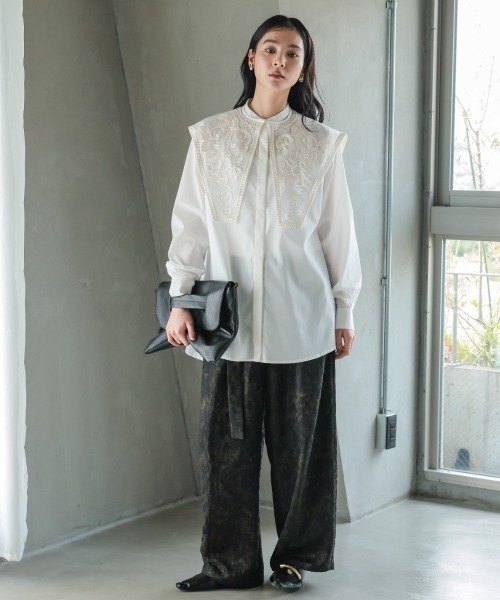 Callarus（カラルス）の「刺繍モチーフ襟付バンドカラーオーバーシャツ［Callarus］（シャツ/ブラウス・レディース・ブラック/ホワイト・LL/L/M/S）」の3枚目の写真