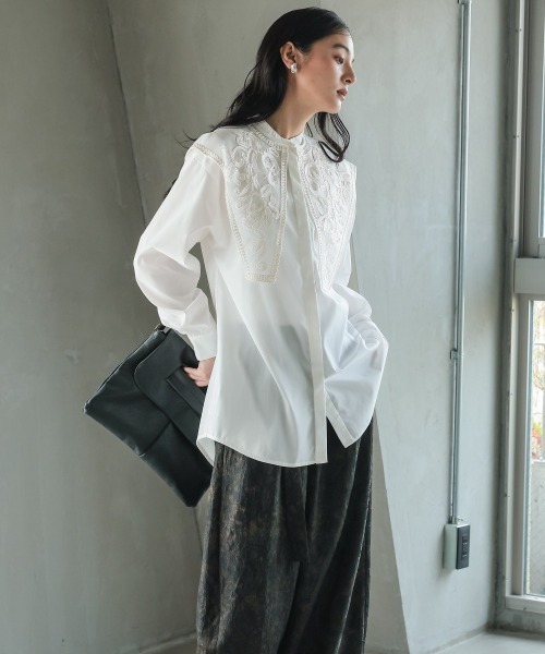 Callarus（カラルス）の「刺繍モチーフ襟付バンドカラーオーバーシャツ［Callarus］（シャツ/ブラウス・レディース・ブラック/ホワイト・LL/L/M/S）」の6枚目の写真