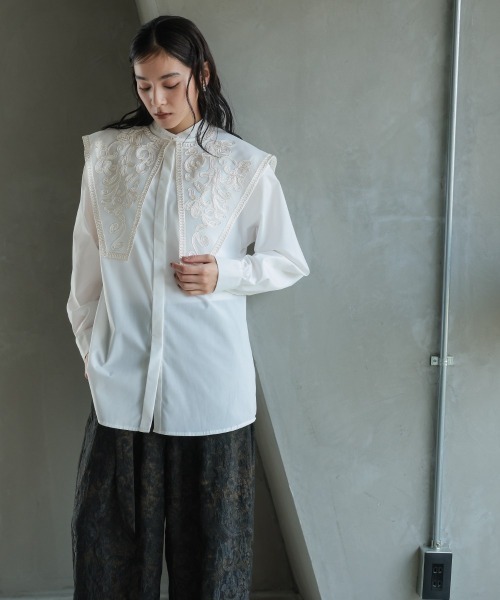 Callarus（カラルス）の「刺繍モチーフ襟付バンドカラーオーバーシャツ［Callarus］（シャツ/ブラウス・レディース・ブラック/ホワイト・LL/L/M/S）」の8枚目の写真