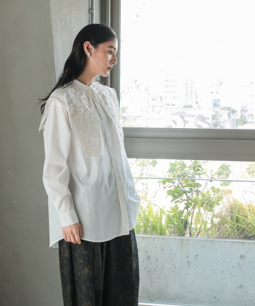 Callarus（カラルス）の「刺繍モチーフ襟付バンドカラーオーバーシャツ［Callarus］（シャツ/ブラウス・レディース・ブラック/ホワイト・LL/L/M/S）」の13枚目の写真