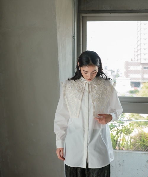 Callarus（カラルス）の「刺繍モチーフ襟付バンドカラーオーバーシャツ［Callarus］（シャツ/ブラウス・レディース・ブラック/ホワイト・LL/L/M/S）」の14枚目の写真