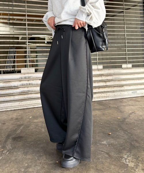 AS KNOW AS plus（アズノゥアズプラス）の「☆ウエスト紐2WAY デザインワイドパンツ(コール・スウェット)（その他パンツ・レディース・グレー系その他/グレー系/アイボリー系/ブラック系その他・FREE）」の2枚目の写真