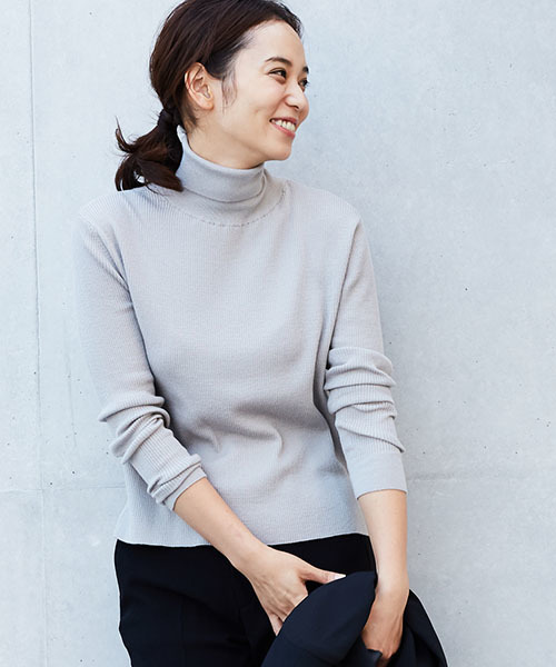 STUDIOUS（ステュディオス）の「STUDIOUS スーパー120Sウールタートルネックニット（ニット/セーター・レディース・ブラック/グレー/オフホワイト・FREE）」の3枚目の写真