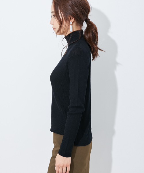 STUDIOUS（ステュディオス）の「STUDIOUS スーパー120Sウールタートルネックニット（ニット/セーター・レディース・ブラック/グレー/オフホワイト・FREE）」の7枚目の写真