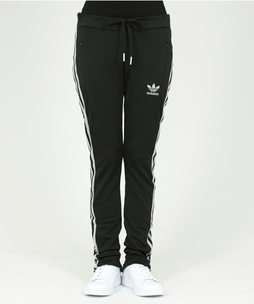 adidas(アディダス)の「FIREBIRD SLEEK PT(その他パンツ・レディース・ブラック/レッド・SMALL/MEDIUM)」の2枚目の写真