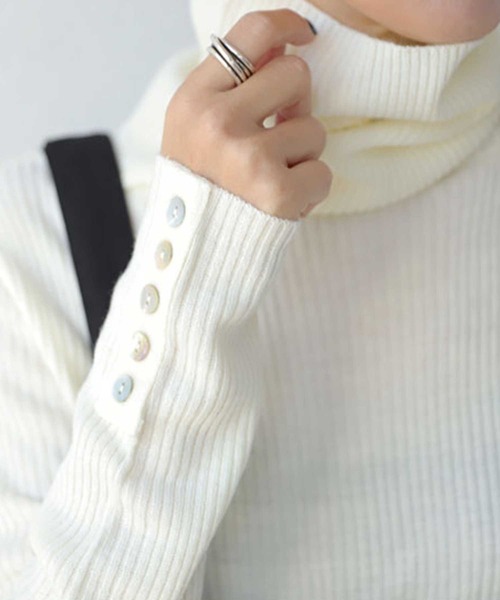 antiqua（アンティカ）の「手元ボタンリブタートルネック（ニット/セーター・レディース・オフホワイト/杢グレー/ブルー/ブラック・M）」の14枚目の写真