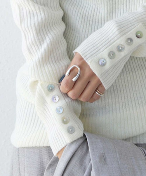 antiqua（アンティカ）の「手元ボタンリブタートルネック（ニット/セーター・レディース・オフホワイト/杢グレー/ブルー/ブラック・M）」の11枚目の写真