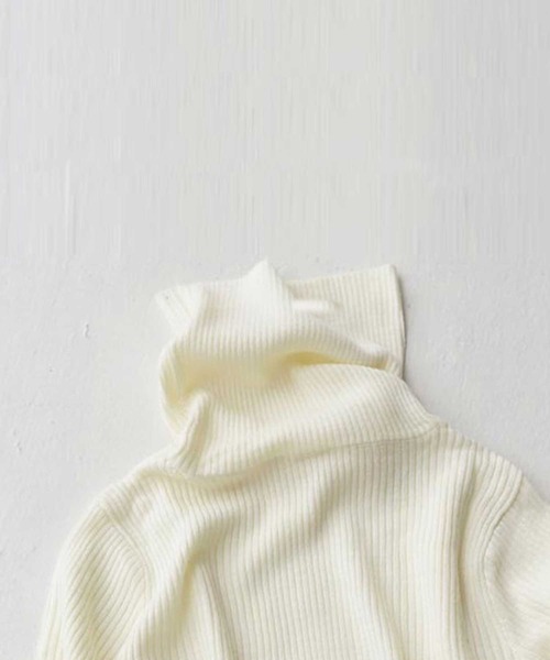 antiqua（アンティカ）の「手元ボタンリブタートルネック（ニット/セーター・レディース・オフホワイト/杢グレー/ブルー/ブラック・M）」の7枚目の写真