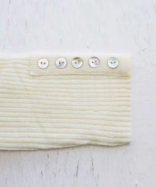 antiqua（アンティカ）の「手元ボタンリブタートルネック（ニット/セーター・レディース・オフホワイト/杢グレー/ブルー/ブラック・M）」の6枚目の写真