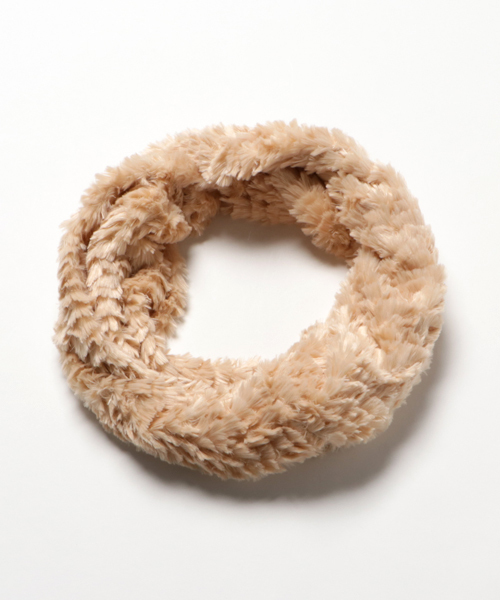 VENCEEXCHANGE（ヴァンスエクスチェンジ）の「モコモコフェイクファーネジリスヌード            （ストール/ショール・レディース・オフホワイト/ベージュ/ライトグレー・MEDIUM）」の6枚目の写真