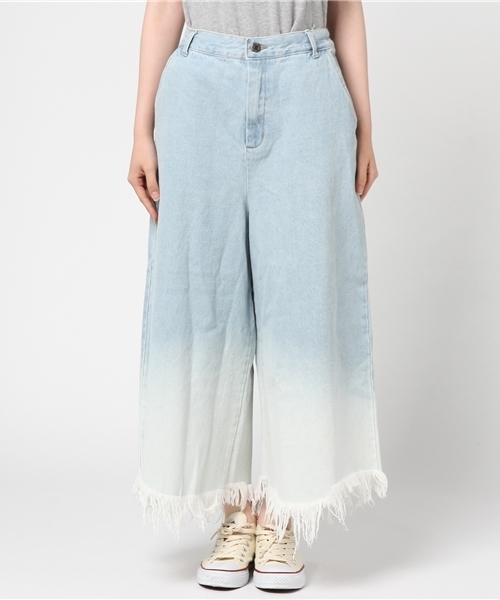 PUNYUS（プニュズ）の「ブリーチフリンジデニムパンツ（デニムパンツ・レディース・ライトインディゴブルー・4/1/3/2）」の2枚目の写真