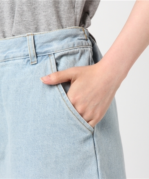 PUNYUS（プニュズ）の「ブリーチフリンジデニムパンツ（デニムパンツ・レディース・ライトインディゴブルー・4/1/3/2）」の7枚目の写真