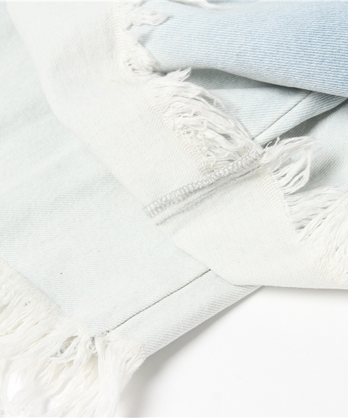 PUNYUS（プニュズ）の「ブリーチフリンジデニムパンツ（デニムパンツ・レディース・ライトインディゴブルー・4/1/3/2）」の11枚目の写真