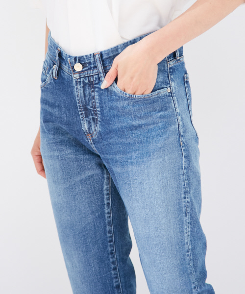 qualite(カリテ)の「e×qualite スリムテーパードデニム(デニムパンツ・レディース・ブルー/ネイビー/ブラック/ブラック系その他・32/34/36/38/40)」の9枚目の写真