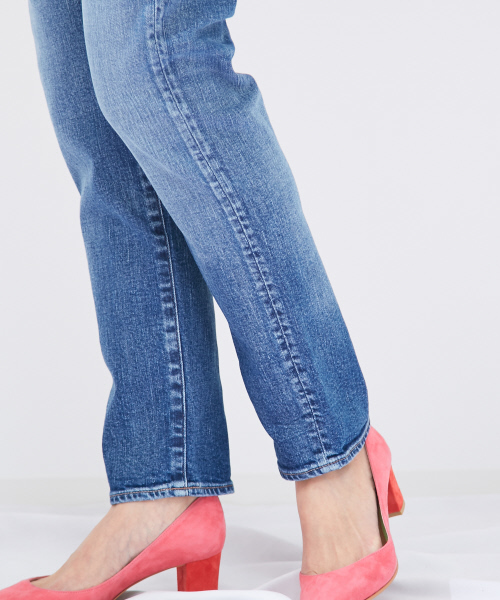 qualite(カリテ)の「e×qualite スリムテーパードデニム(デニムパンツ・レディース・ブルー/ネイビー/ブラック/ブラック系その他・32/34/36/38/40)」の14枚目の写真