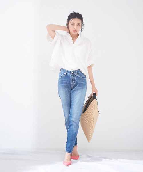 qualite(カリテ)の「e×qualite スリムテーパードデニム(デニムパンツ・レディース・ブルー/ネイビー/ブラック/ブラック系その他・32/34/36/38/40)」の16枚目の写真