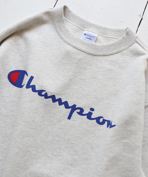 Champion(チャンピオン)の「Champion ( チャンピオン ) クルーネックロゴスウェット(スウェット・レディース・ナチュラル/ネイビー/ワインレッド・MEDIUM/SMALL)」の2枚目の写真