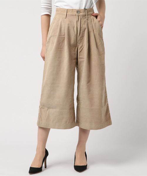 Levi's(リーバイス)の「ワイドレッグプリーツクロップ コーデュロイ TRAVERTI(その他パンツ・レディース・その他・28inch/24inch/25inch/26inch/27inch)」の2枚目の写真