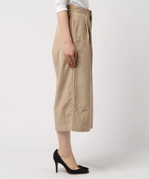 Levi's(リーバイス)の「ワイドレッグプリーツクロップ コーデュロイ TRAVERTI(その他パンツ・レディース・その他・28inch/24inch/25inch/26inch/27inch)」の3枚目の写真