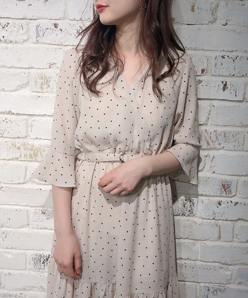 one after another NICE CLAUP（ワンアフターアナザーナイスクラップ）の「【ZOZOTOWN限定】カシュクールティアードワンピース（ワンピース・レディース・ブラック系その他/ベージュ系その他/ブルー系その他/ドット・FREE）」の7枚目の写真