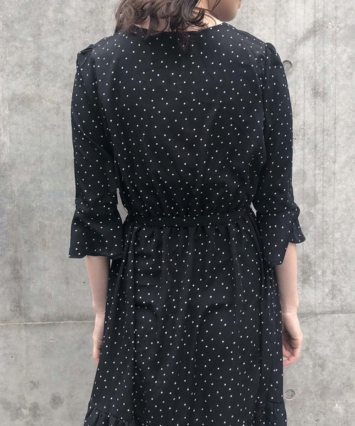 one after another NICE CLAUP（ワンアフターアナザーナイスクラップ）の「【ZOZOTOWN限定】カシュクールティアードワンピース（ワンピース・レディース・ブラック系その他/ベージュ系その他/ブルー系その他/ドット・FREE）」の16枚目の写真