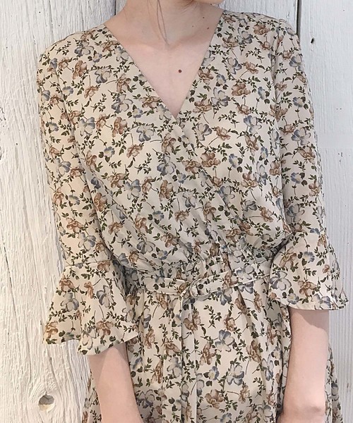 one after another NICE CLAUP（ワンアフターアナザーナイスクラップ）の「【ZOZOTOWN限定】カシュクールティアードワンピース（ワンピース・レディース・ブラック系その他/ベージュ系その他/ブルー系その他/ドット・FREE）」の21枚目の写真