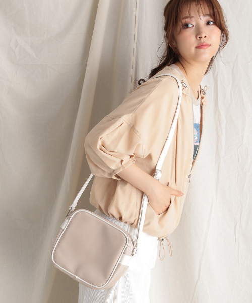 Heather（ヘザー）の「エナメルスクエアショルダー 838237（ショルダー