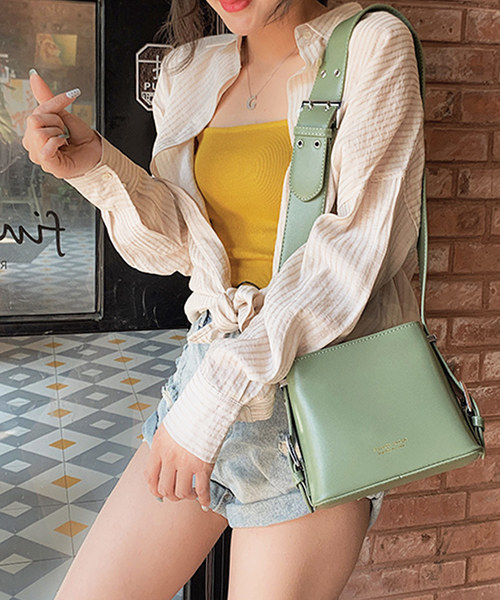 shopnikoniko（ショップニコニコ）の「太ベルトスクエアショルダーバッグ（ショルダーバッグ・レディース・ホワイト/ブラック/ブラウン/イエロー/グリーン・フリー）」の20枚目の写真