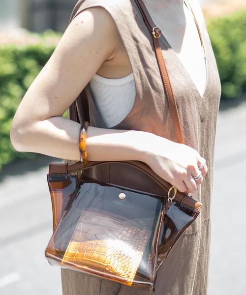 BEAUTY&YOUTH UNITED ARROWS（ビューティーアンドユースユナイテッドアローズ）の「BY PVC カーブハンドルショルダーバッグ -2WAY- о（ショルダーバッグ・レディース・ベージュ/ブラウン・FREE）」の14枚目の写真