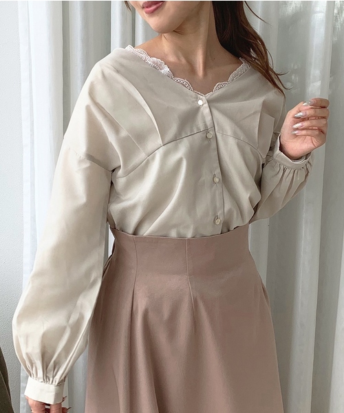 apres jour mignon(アプレジュールミニョン)の「バックデザインVブラウス【ZOZOTOWN限定アイテム】(シャツ/ブラウス・レディース・カーキ/オレンジ系その他/ライトベージュ・フリー)」の4枚目の写真