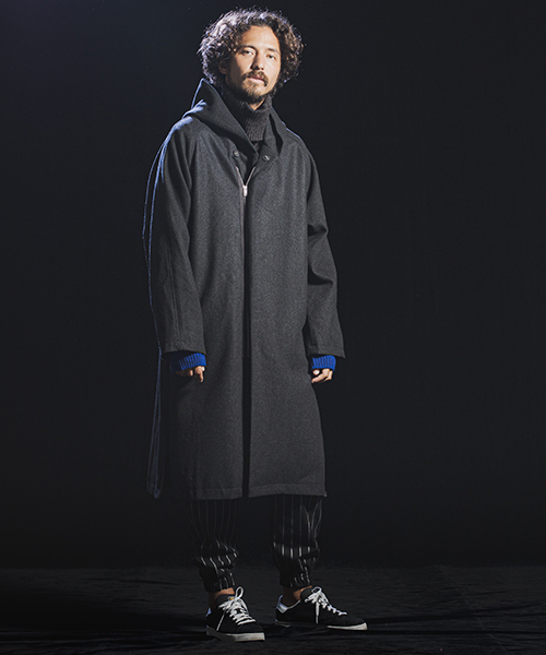 Jih Nunc(ジーヌンク)の「mp7364-ワイドタックストライプジョガーパンツ(その他パンツ・メンズ・ブラック/ネイビー/グレー・S/M/L)」の5枚目の写真