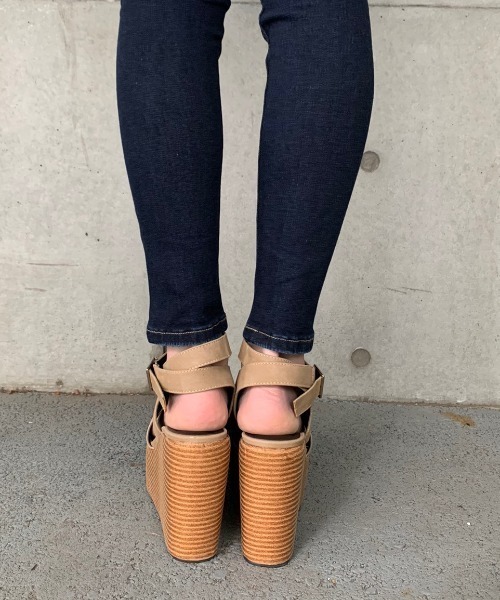 ENVYM（アンビー）の「ウッドライクＢＯＯＴＩＥ（ブーツ・レディース・ブラック/ベージュ・22.5㎝/24.5㎝/23.5cm/23.5㎝）」の5枚目の写真