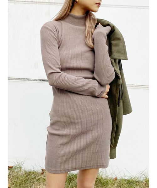 GYDA（ジェイダ）の「テレコタートルタイトワンピース（ワンピース・レディース・オレンジ/ブラック/ベージュ/グレー・FREE）」の4枚目の写真